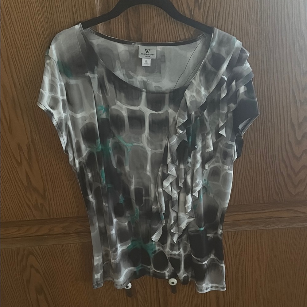 Worthington Green, black, white & Gray abstract print Ruffled Cap Sleeve Blouse